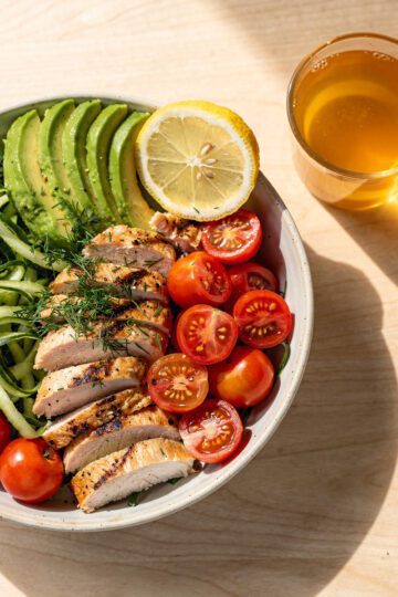 Grilled lemon herb chicken with rice and vegetables for debloating meal